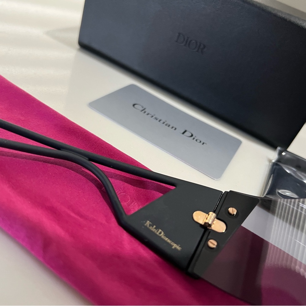 Dior Elegant Black Sunglasses - Picture 3 of 7